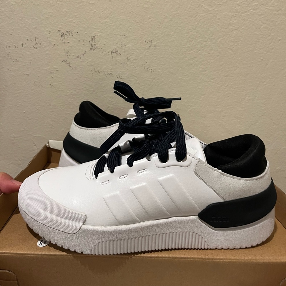 New 7.5 Adidas Court Funk